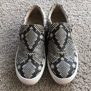 Steve Madden snakeskin print slip-on. Size 7